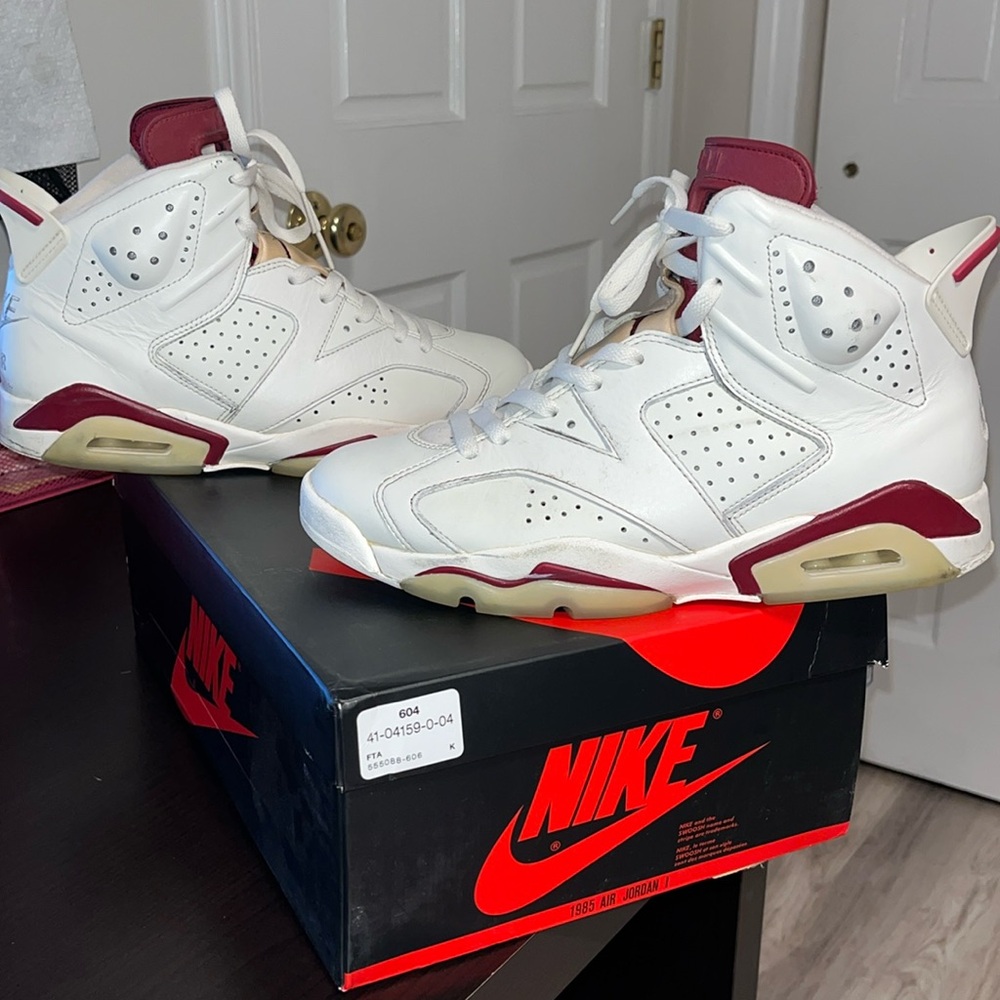 Air Jordan 6 retro maroon size 8.5.